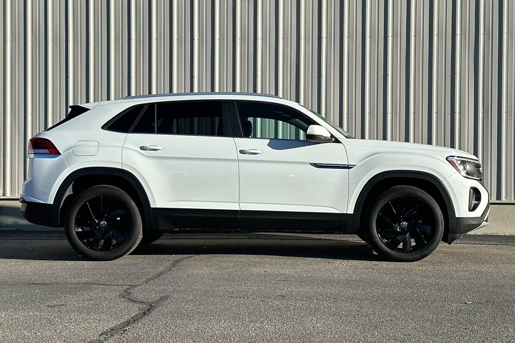 Used 2024 Volkswagen Atlas Cross Sport SE image 3