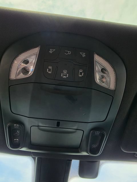 Used 2020 Chrysler Pacifica Limited FWD image 22