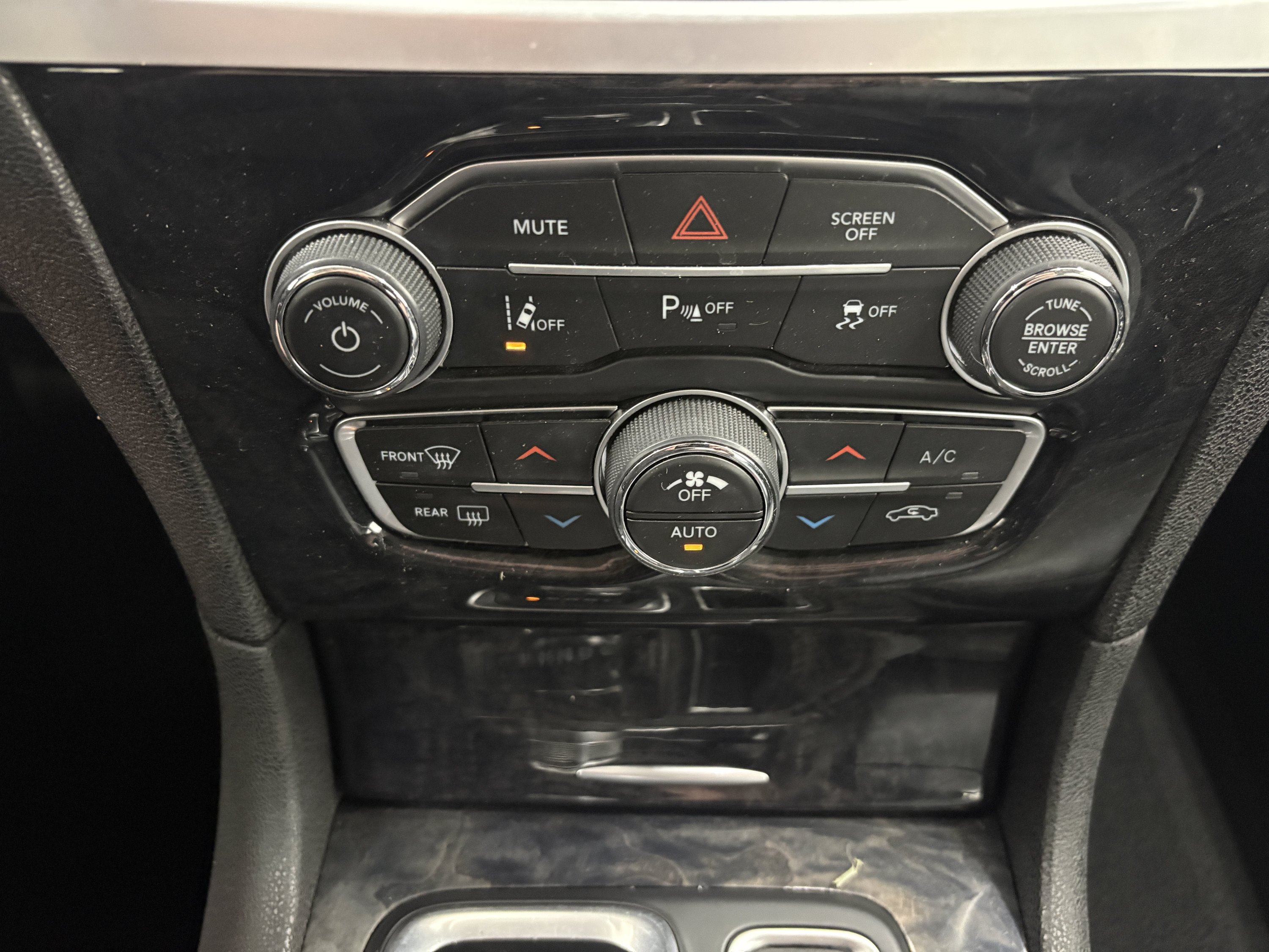 Used 2023 Chrysler 300 Touring L w/ Popular Equipment Group RWD image 18