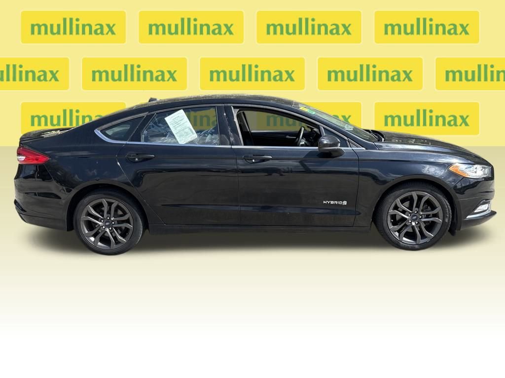 Used 2018 Ford Fusion SE w/ Equipment Group 601A image 2