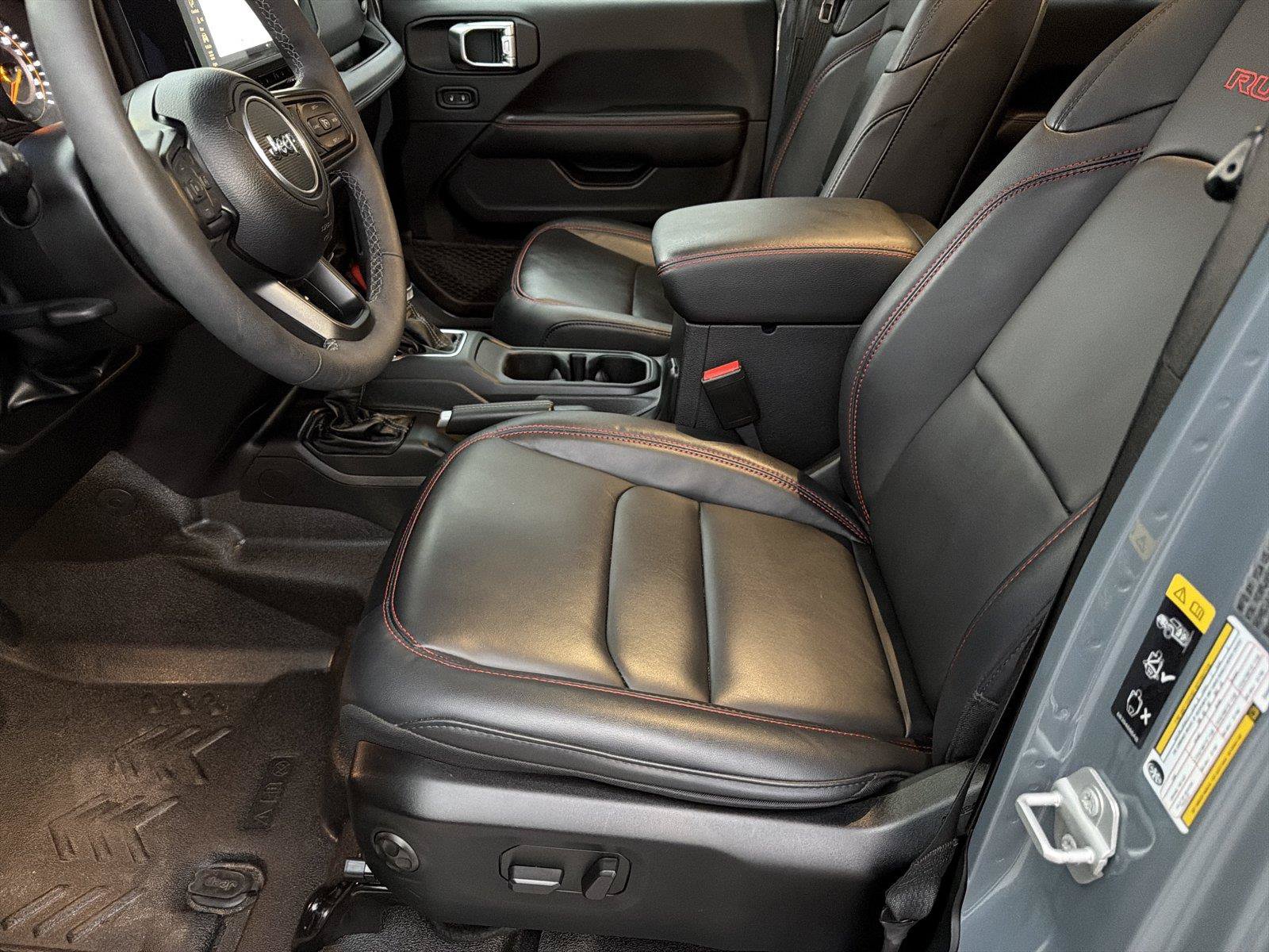 Used 2025 Jeep Wrangler Unlimited Rubicon AWD/4WD image 8