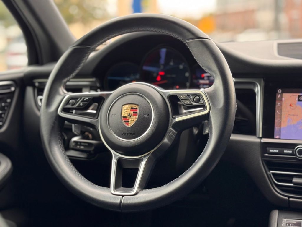 Used 2021 Porsche Macan AWD/4WD image 26