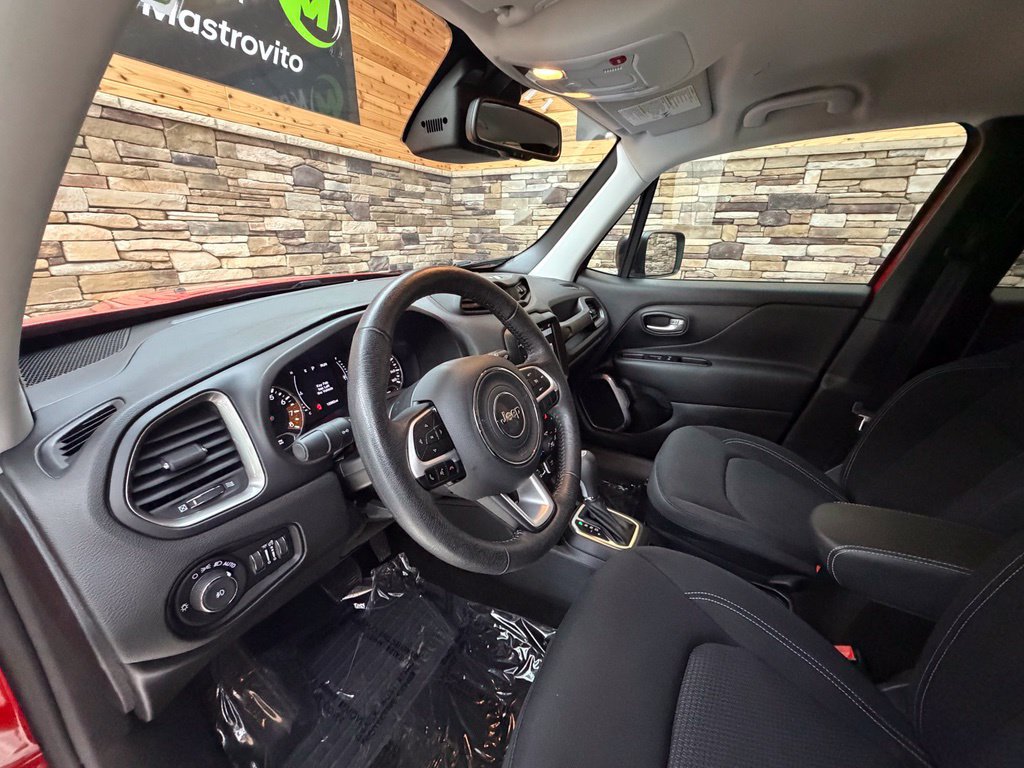 Used 2023 Jeep Renegade Latitude w/ Premium Group AWD/4WD image 25