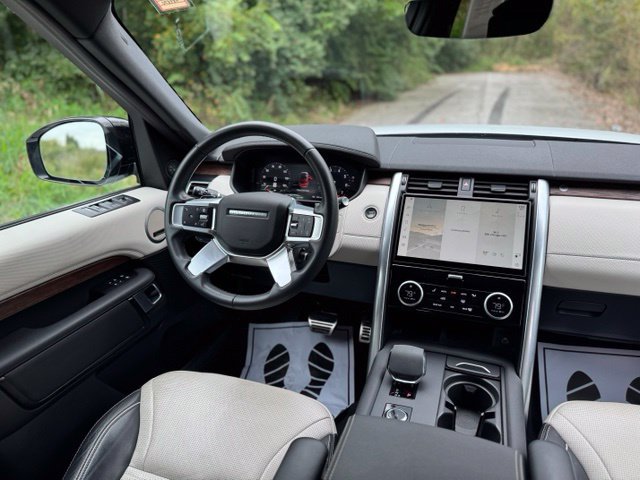Used 2024 Land Rover Discovery Dynamic SE AWD/4WD image 28