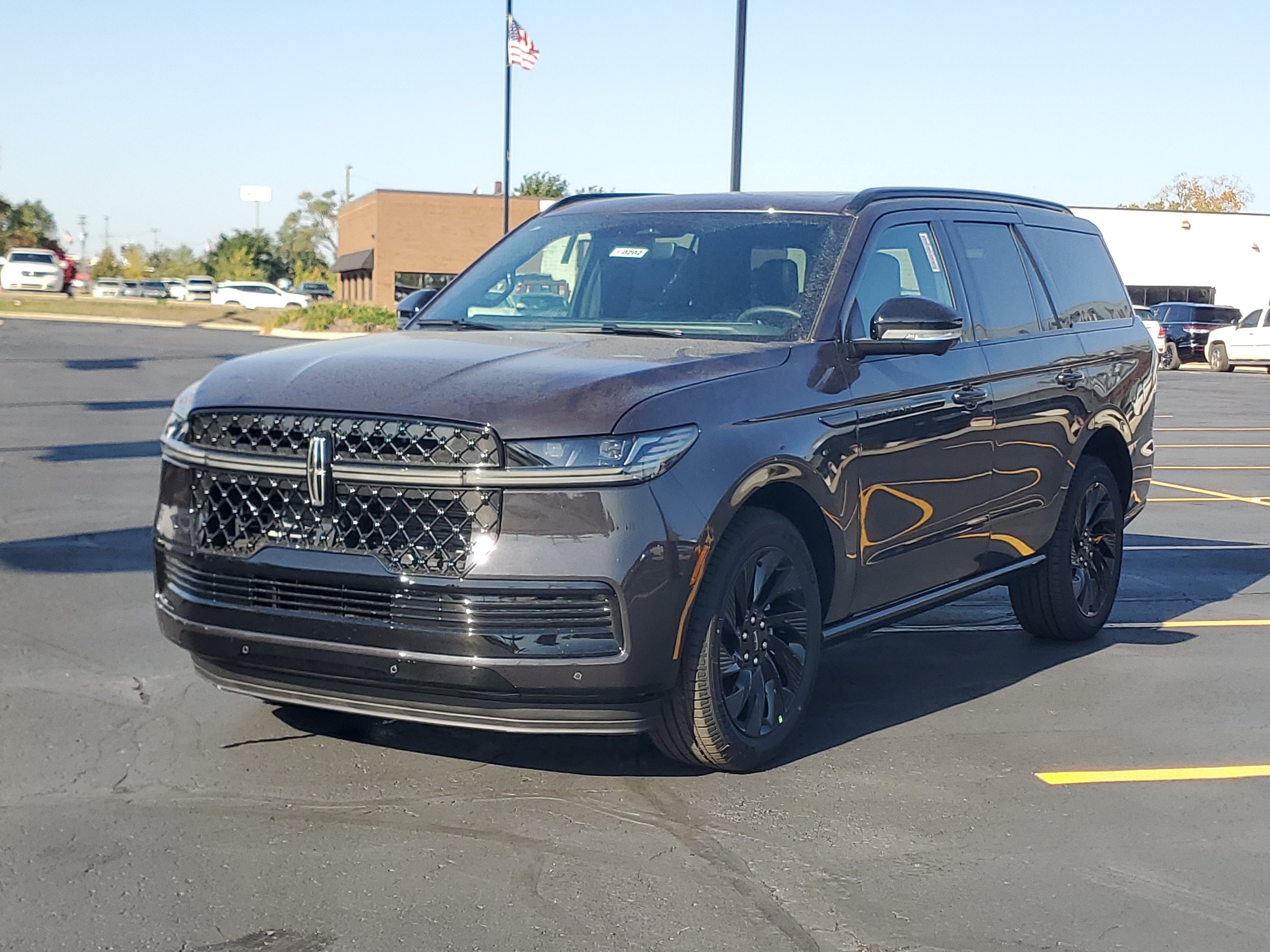 New 2027 Lincoln Navigator Reserve w/ Jet Appearance Package AWD/4WD image 2