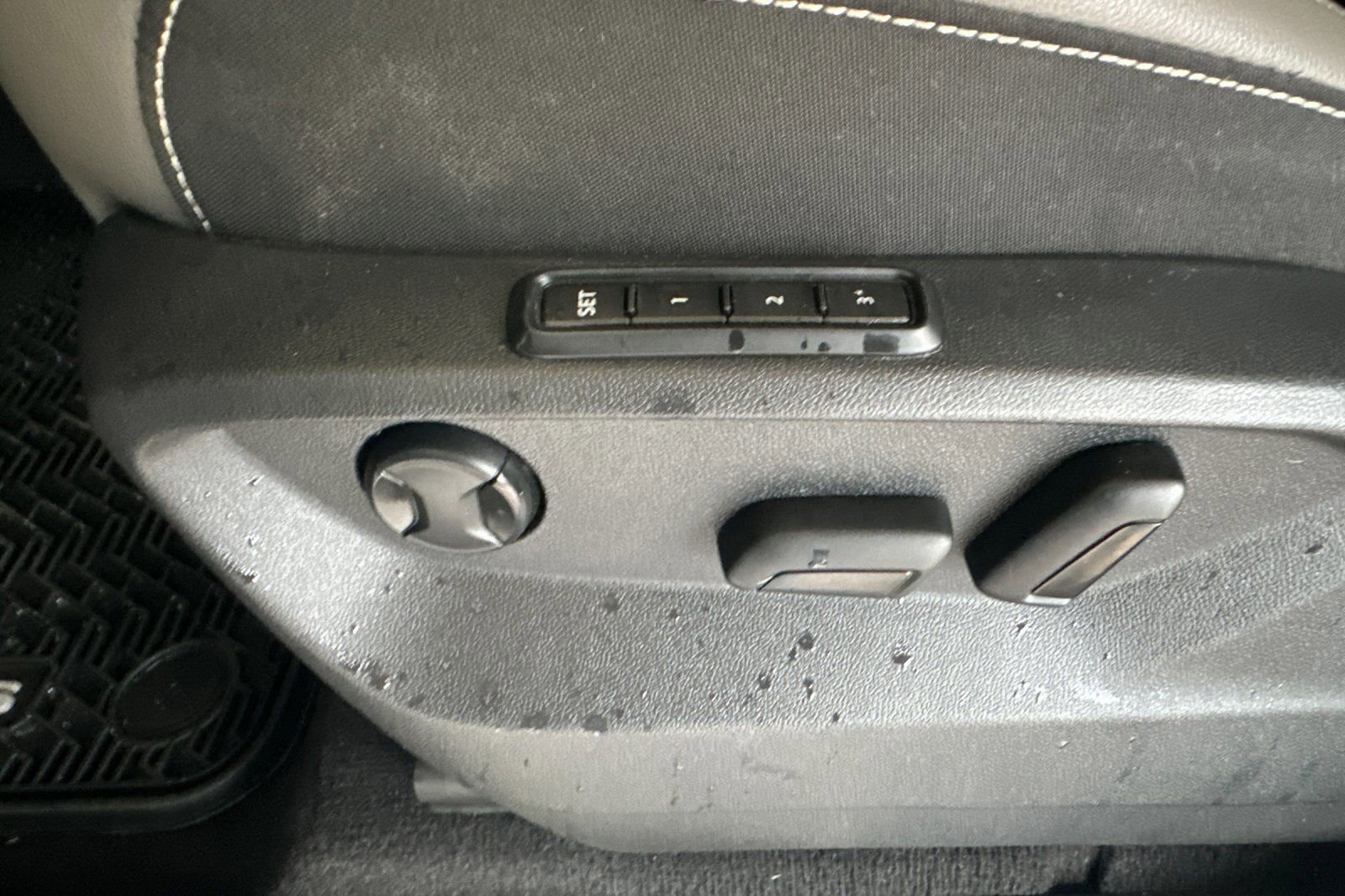 Used 2021 Volkswagen Atlas SEL Premium image 12