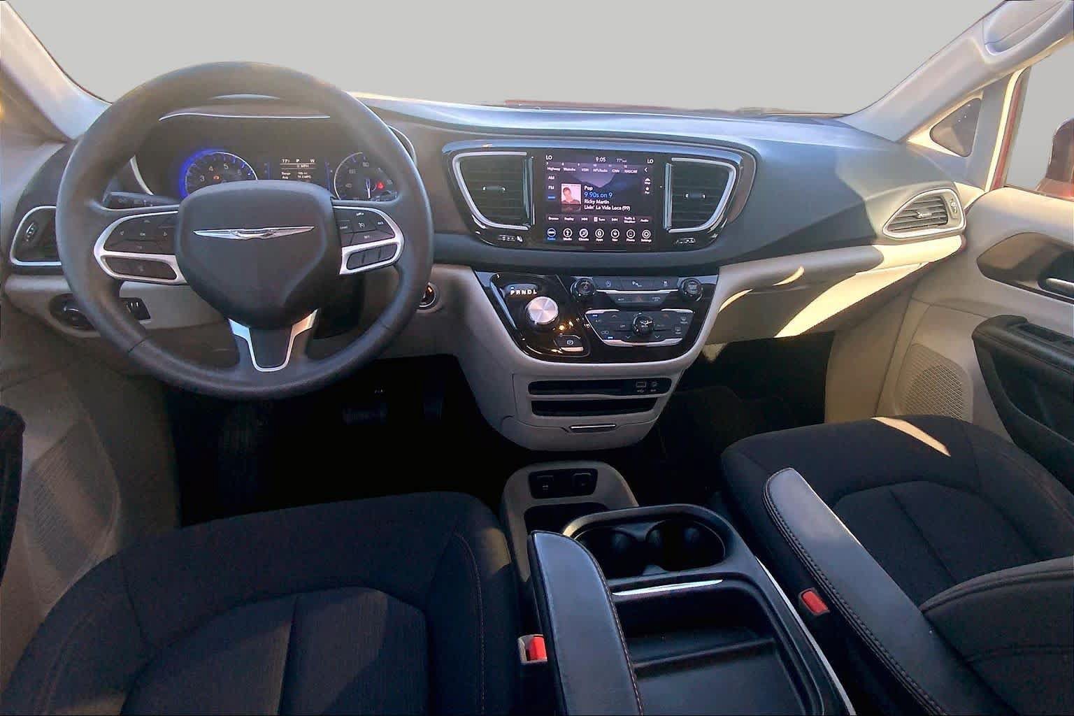 Used 2018 Chrysler Pacifica Touring Plus FWD image 16
