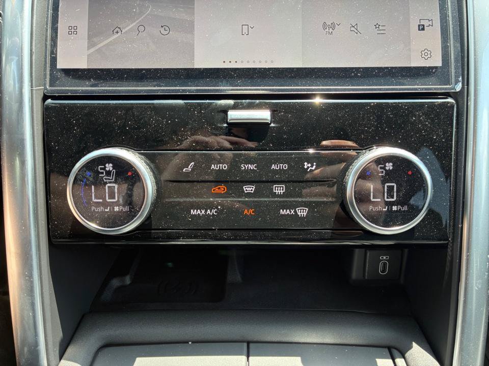 New 2026 Land Rover Discovery Limited Edition AWD/4WD image 18