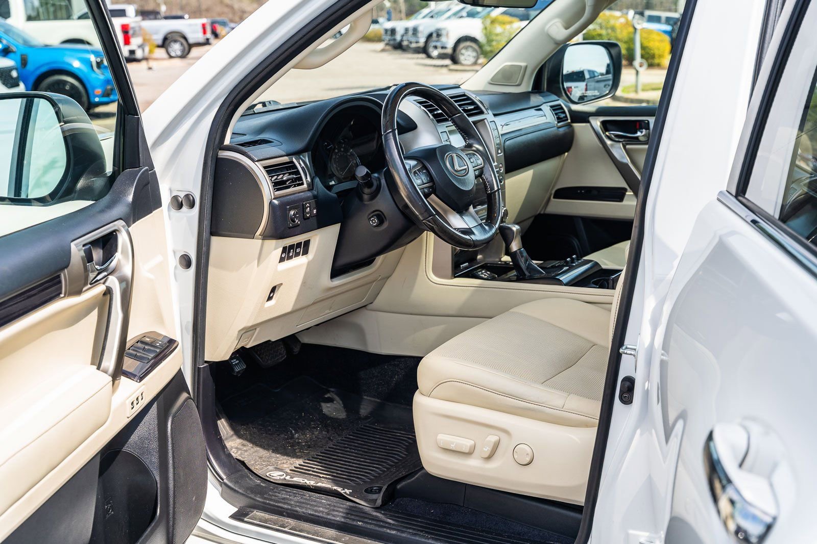 Used 2020 Lexus GX 460 Premium w/ Premium Package image 22