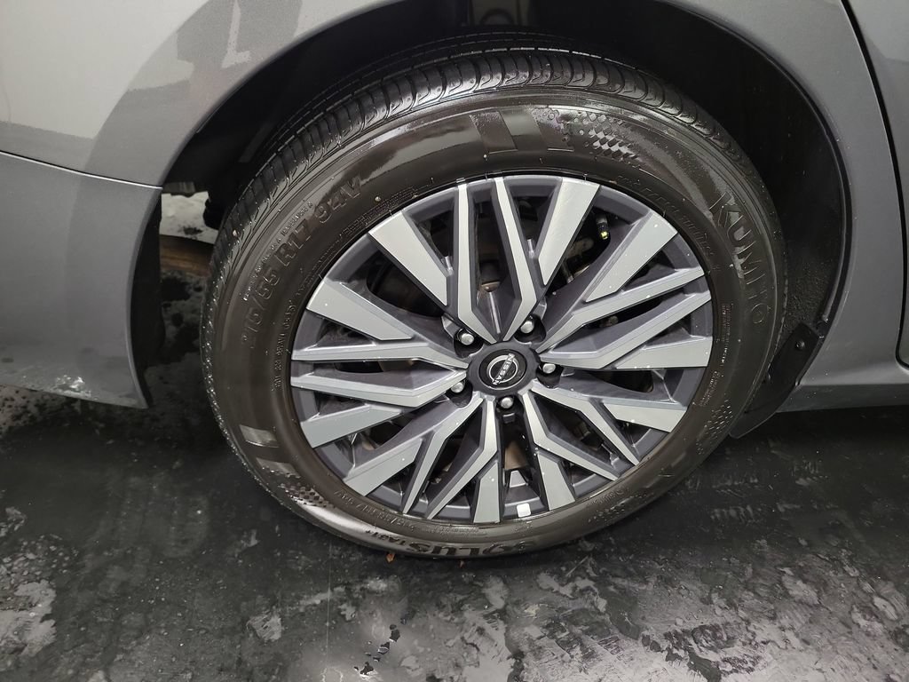 Used 2025 Nissan Altima 2.5 SV FWD image 12