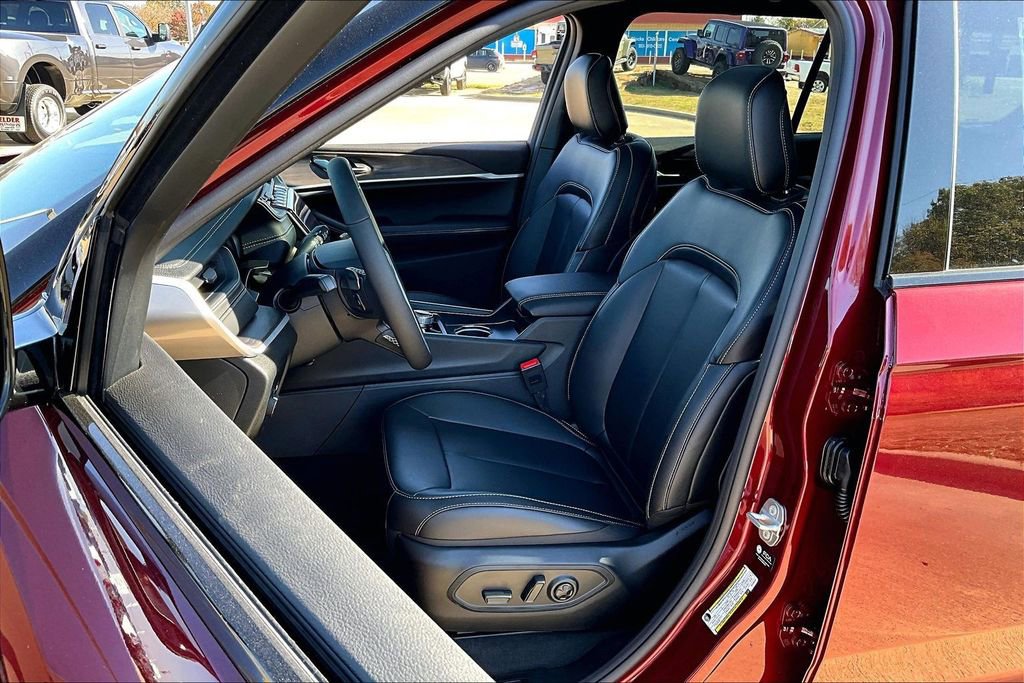 New 2025 Jeep Grand Cherokee L Limited AWD/4WD image 12