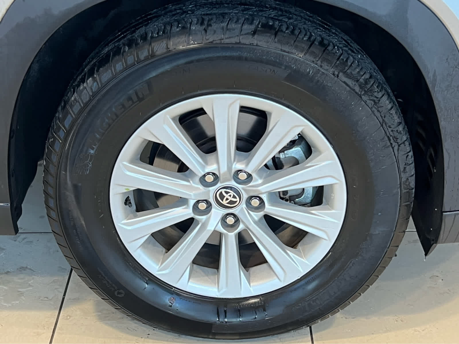 Used 2024 Toyota Grand Highlander AWD image 3