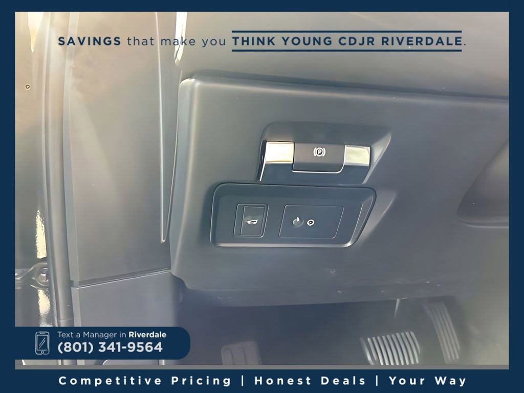 Used 2020 Land Rover Range Rover Evoque SE image 23