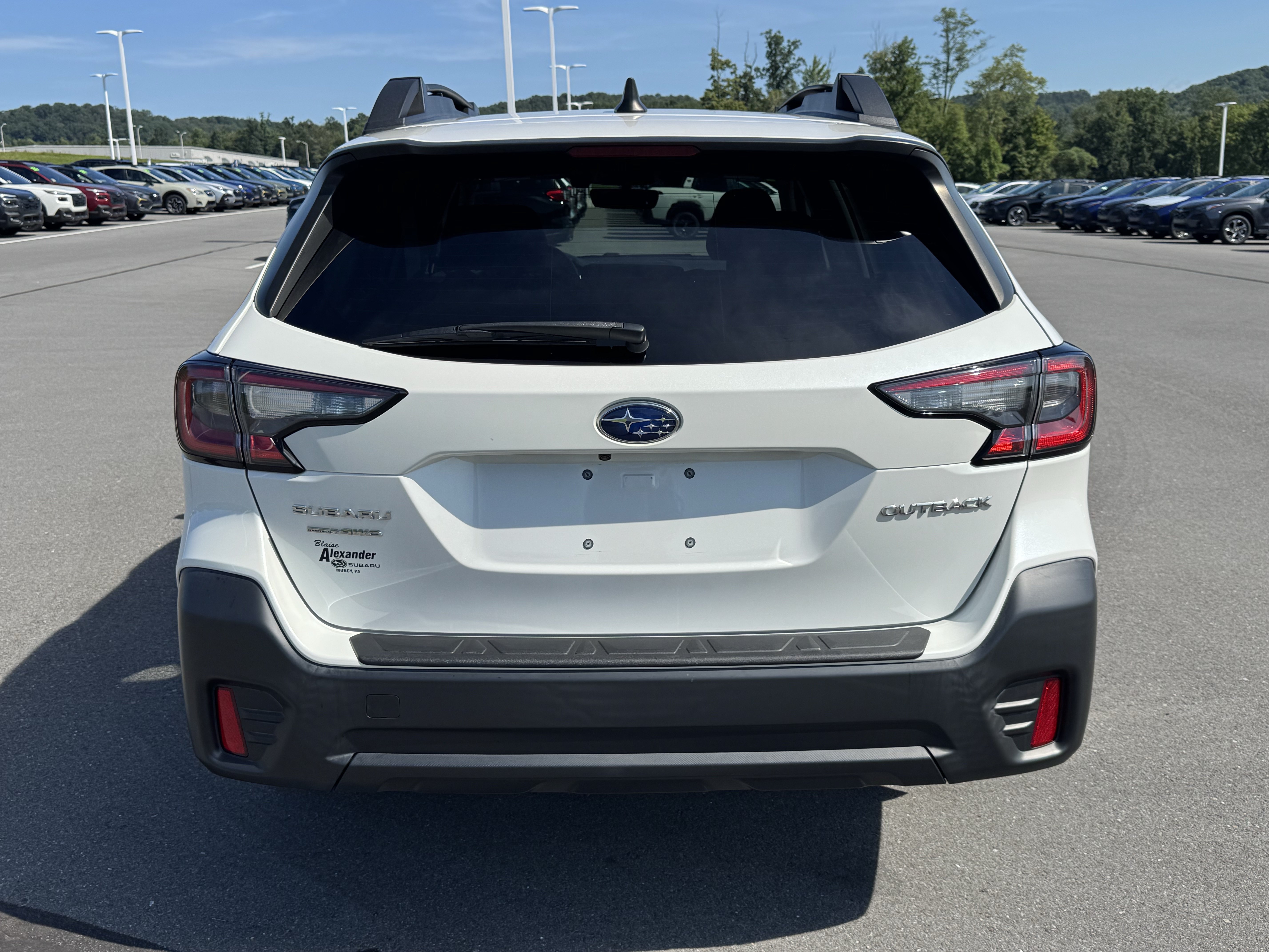 Used 2022 Subaru Outback Premium w/ Popular Package #1 AWD/4WD image 4