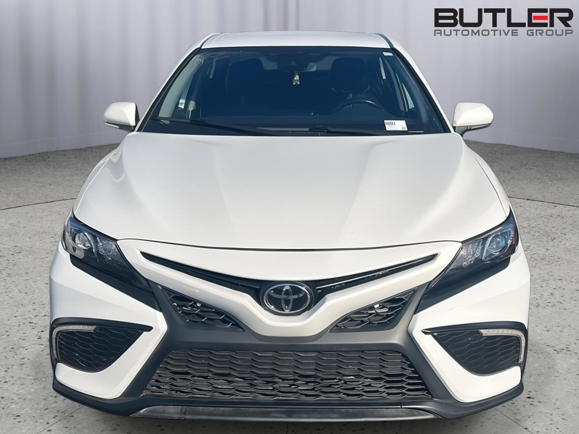 Used 2024 Toyota Camry SE image 3