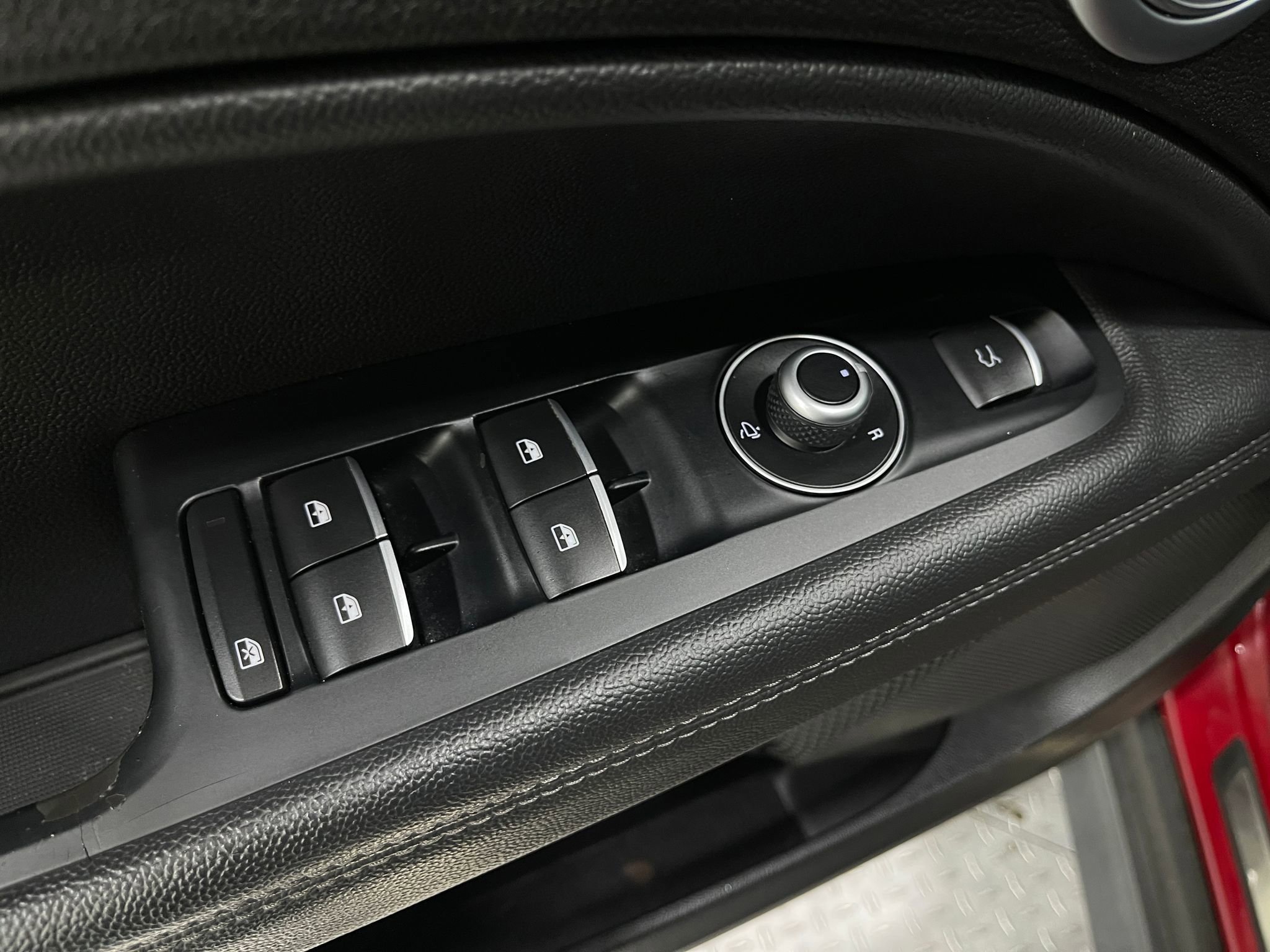 Used 2018 Alfa Romeo Stelvio Ti Sport AWD/4WD image 16