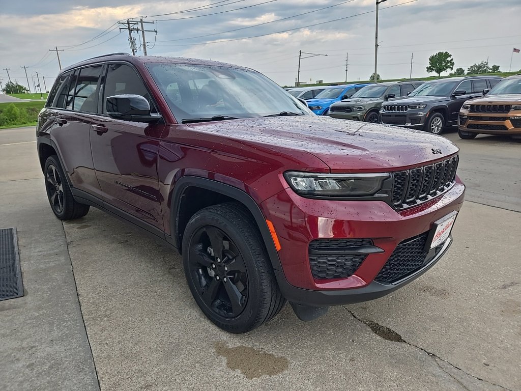 Used 2023 Jeep Grand Cherokee Altitude AWD/4WD image 13