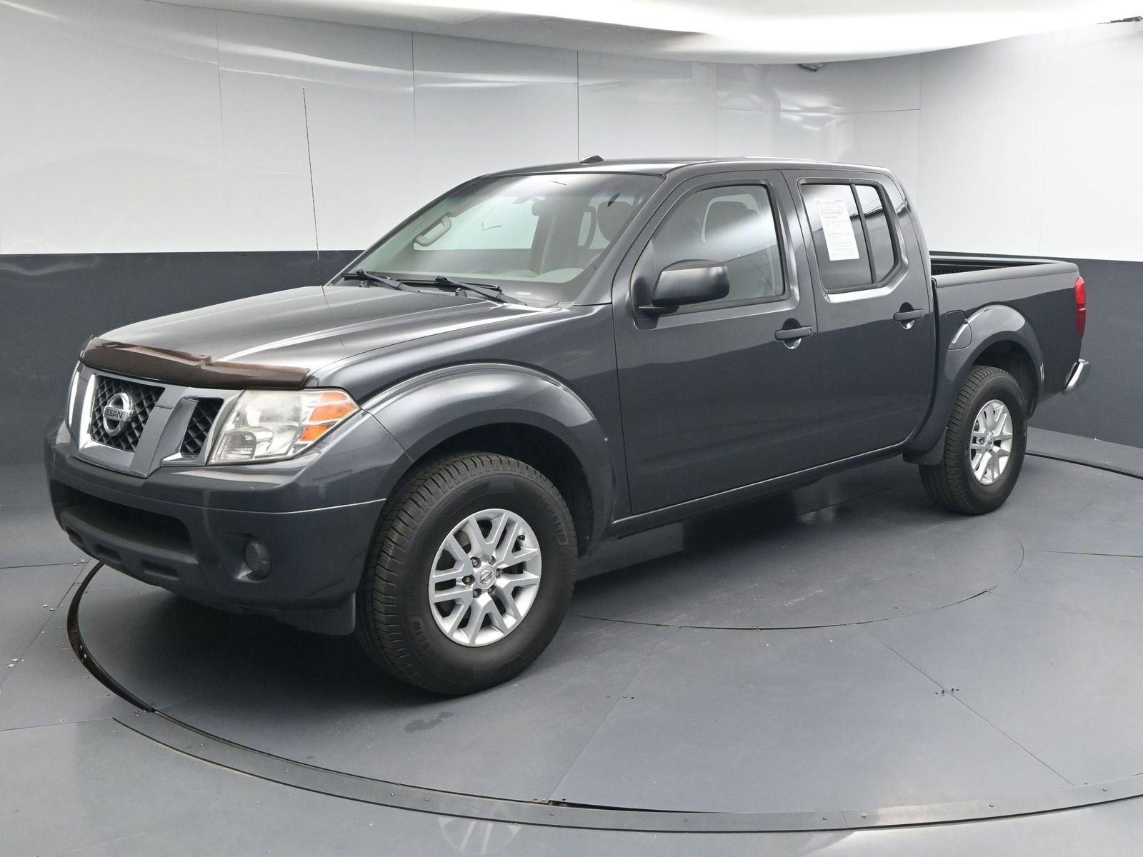 Used 2015 Nissan Frontier SV RWD image 3