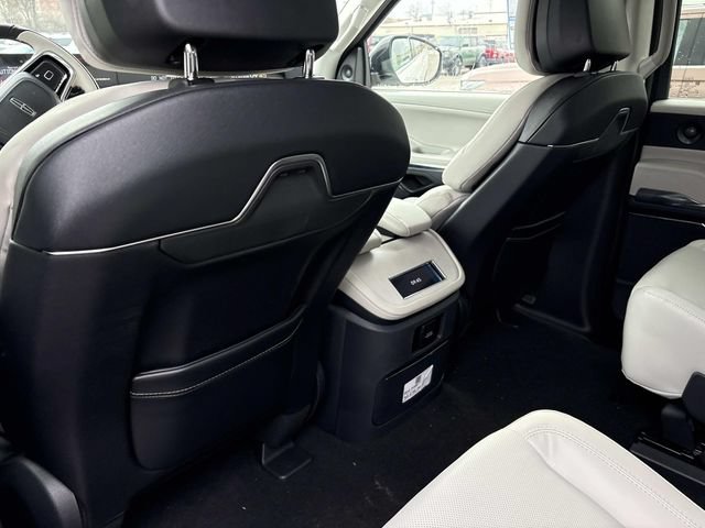New 2026 Lincoln Navigator L Premier AWD/4WD image 17