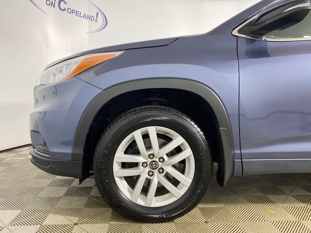 Used 2016 Toyota Highlander LE AWD/4WD image 28