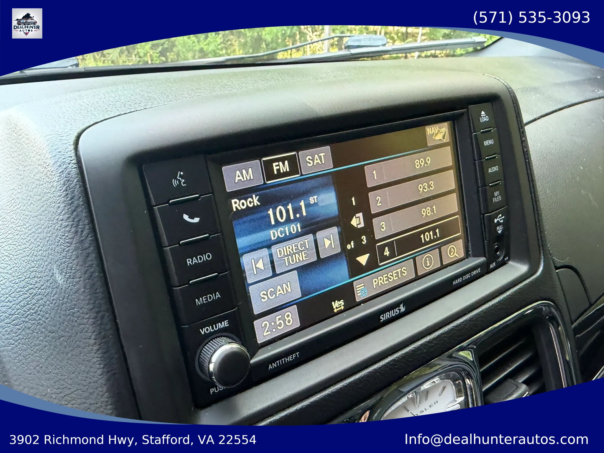 Used 2015 Chrysler Town & Country S FWD image 26