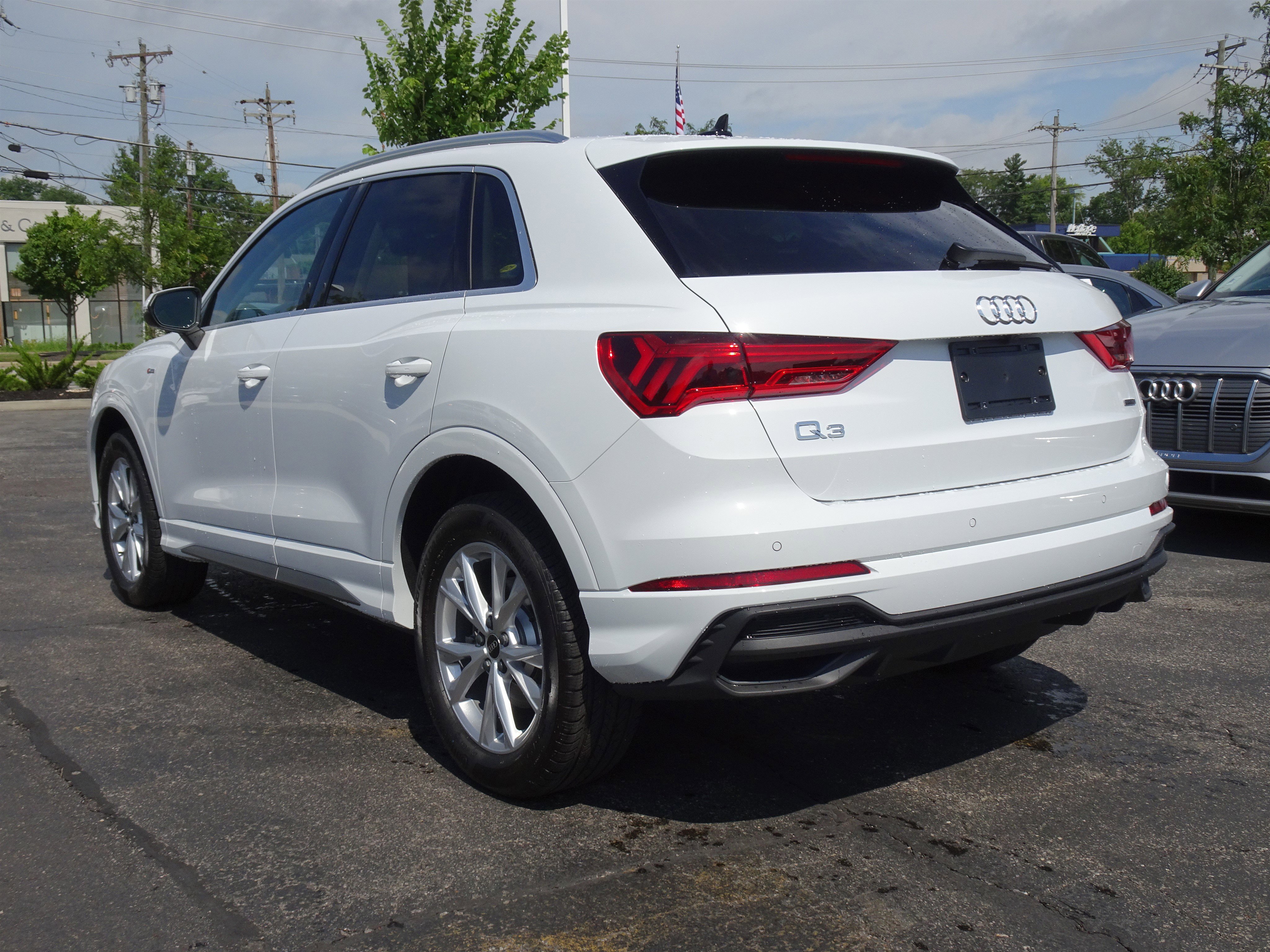 New 2025 Audi Q3 2.0T Premium Plus image 3