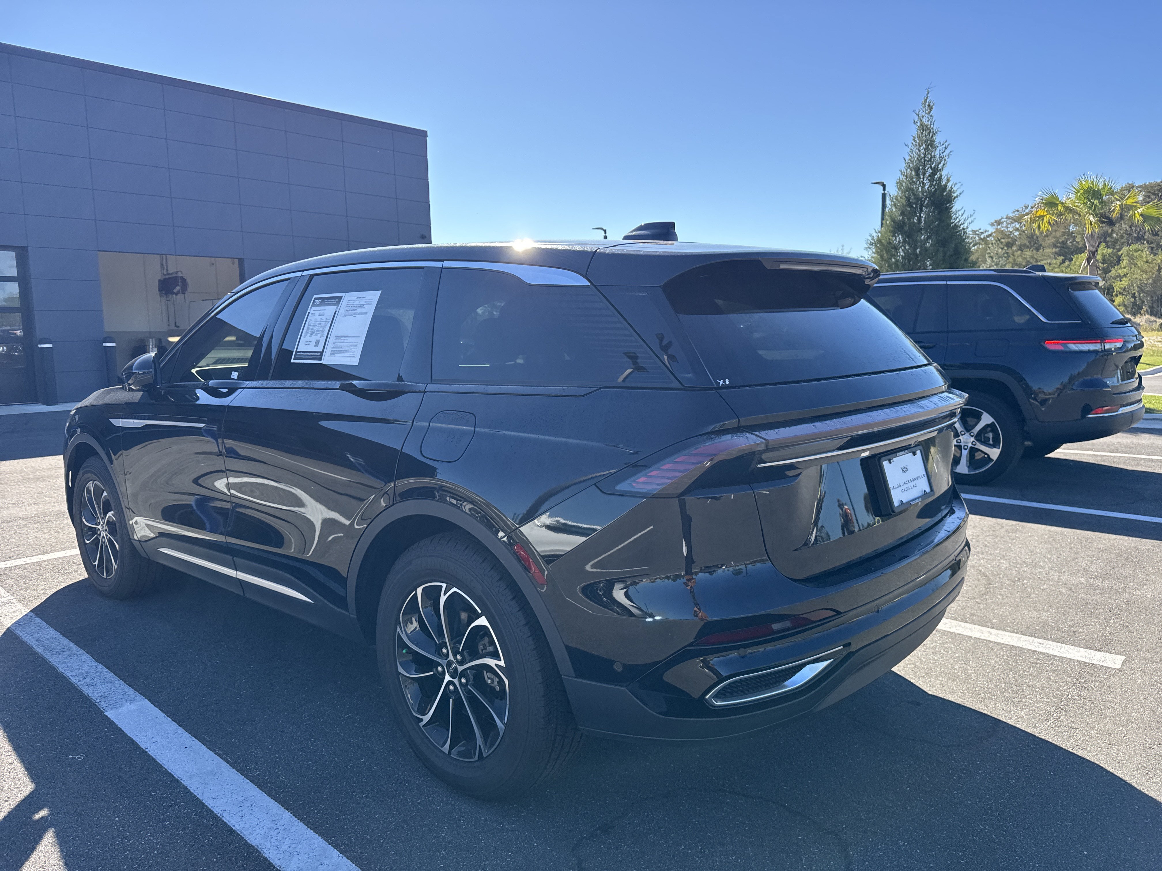 Used 2024 Lincoln Nautilus Premier AWD/4WD image 3