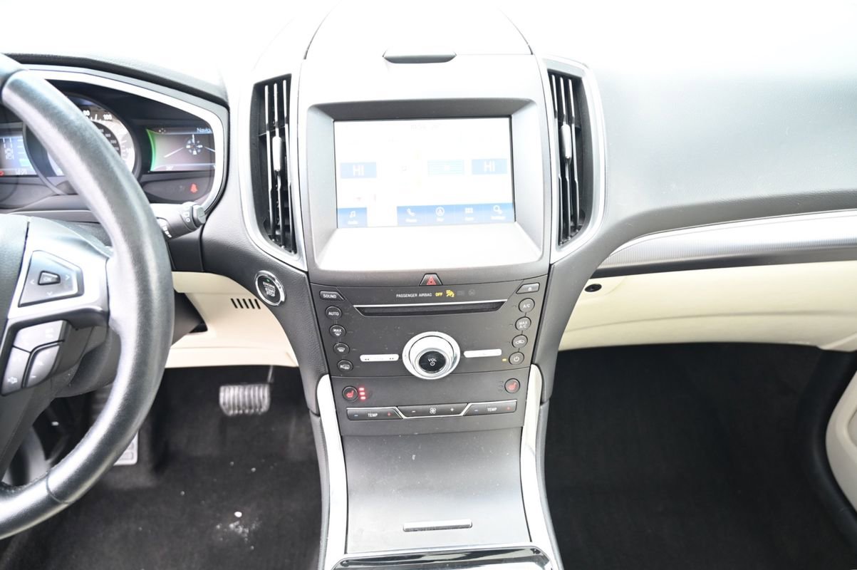 Used 2019 Ford Edge Titanium w/ Cold Weather Package image 24