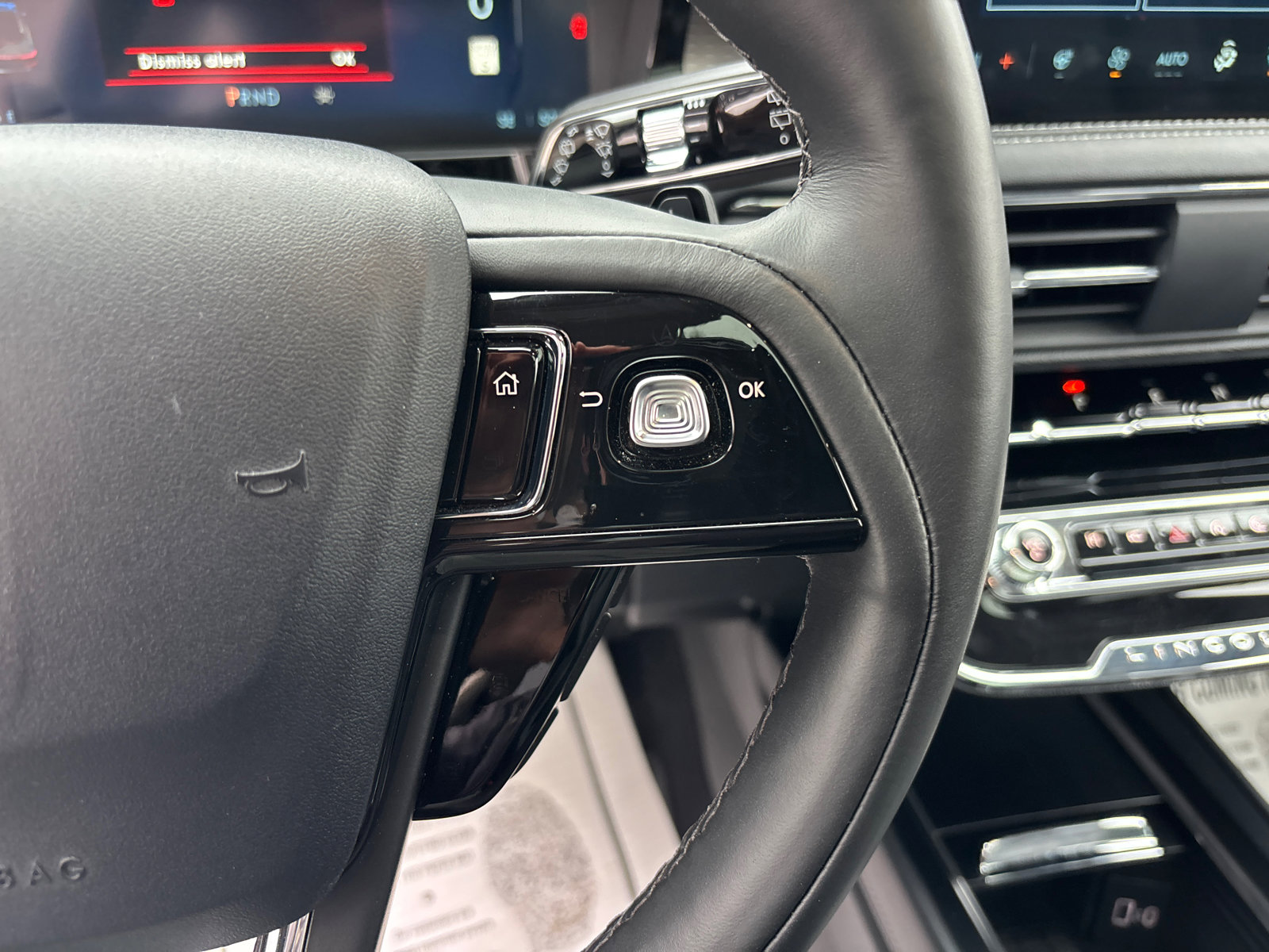 New 2026 Lincoln Corsair Reserve w/ Jet Appearance Package AWD/4WD image 18