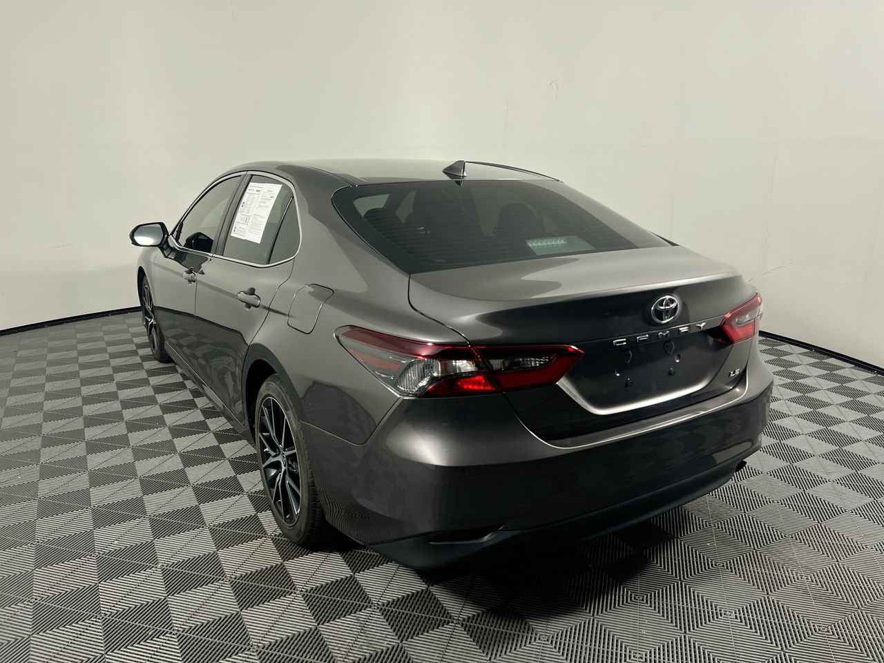 Used 2023 Toyota Camry LE FWD image 5