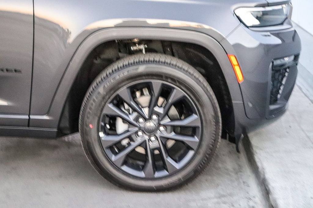 New 2026 Jeep Grand Cherokee Limited AWD/4WD image 11