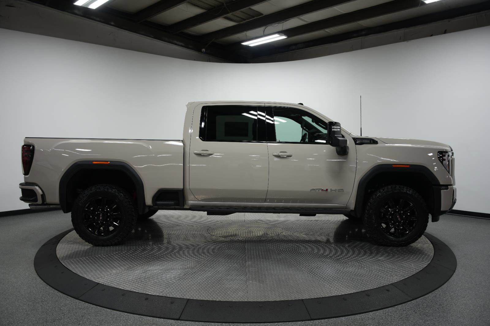 New 2026 GMC Sierra 2500 AT4 w/ AT4 Premium Plus Package image 9