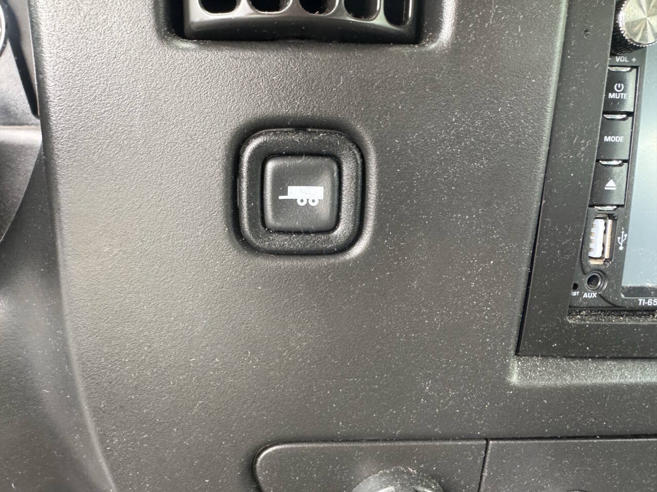 Used 2017 Chevrolet Express 2500 RWD image 19
