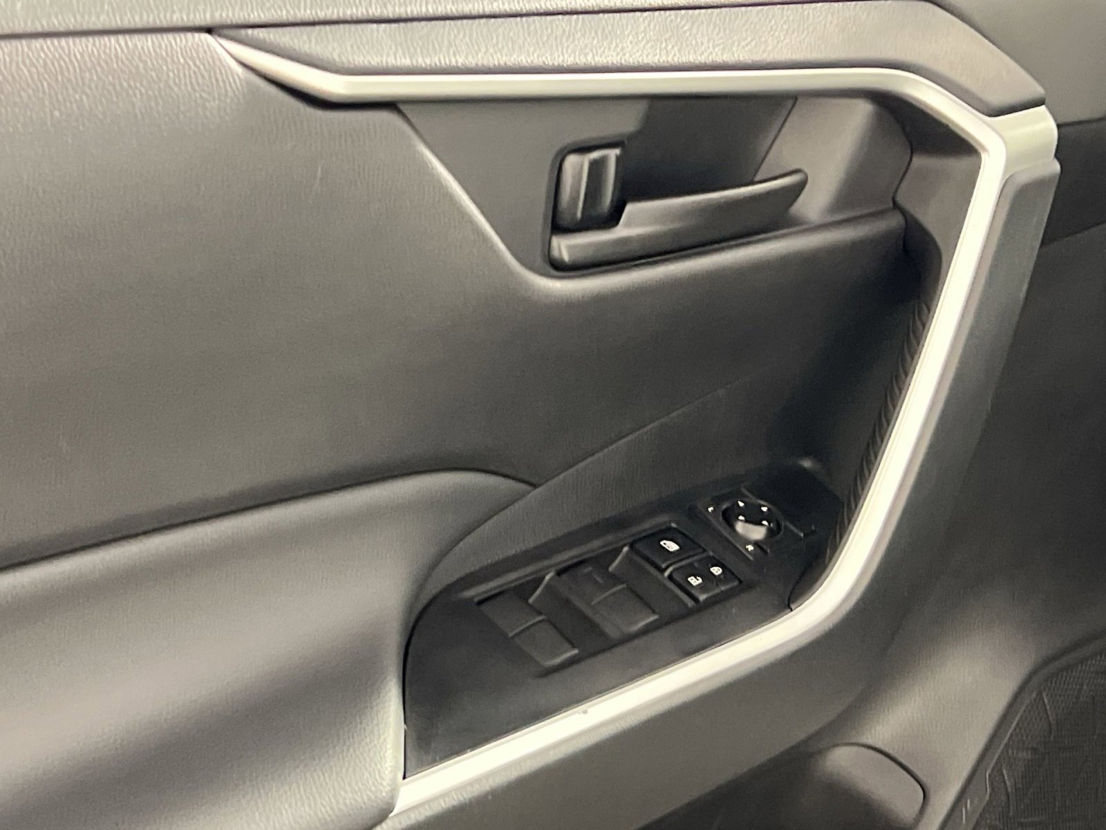 Used 2024 Toyota RAV4 LE image 15