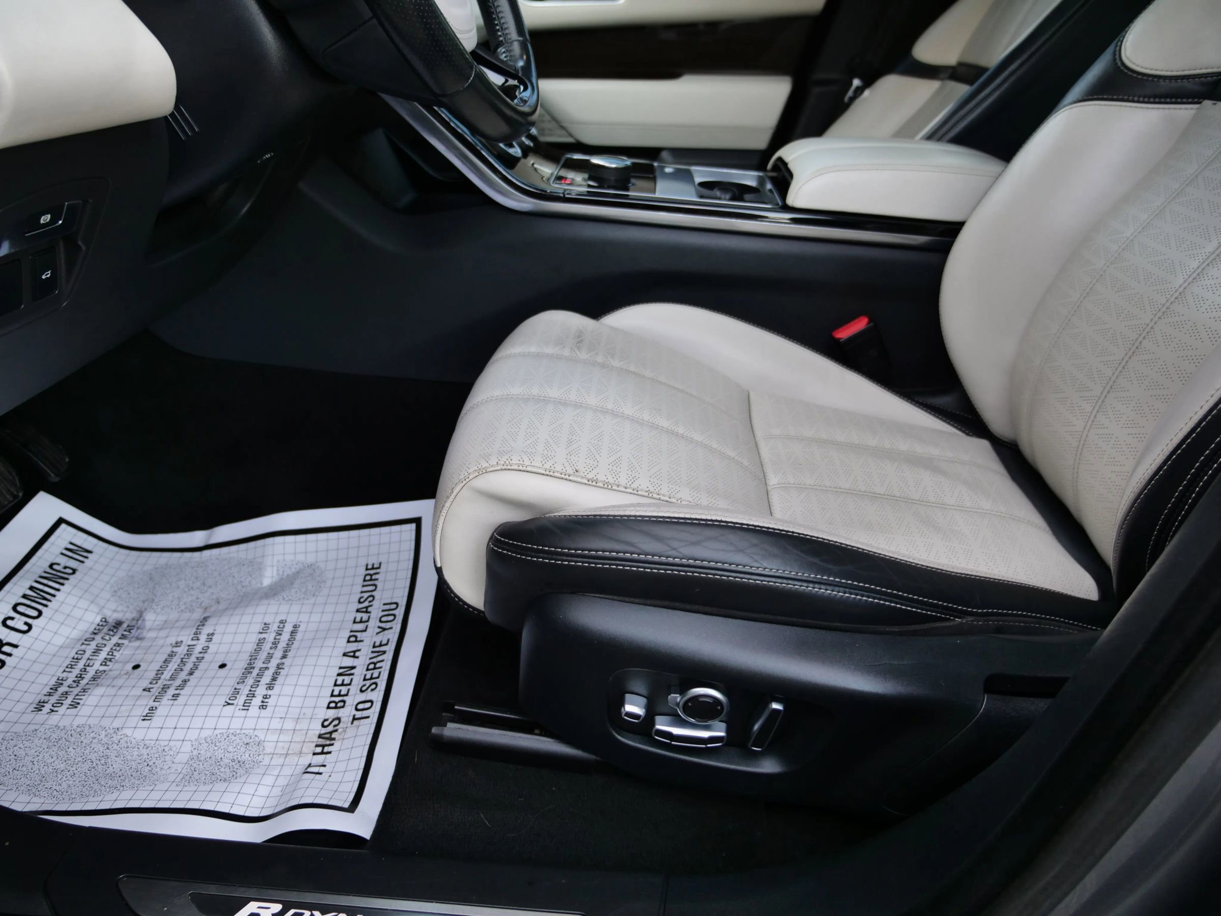 Used 2018 Land Rover Range Rover Velar R-Dynamic HSE image 27