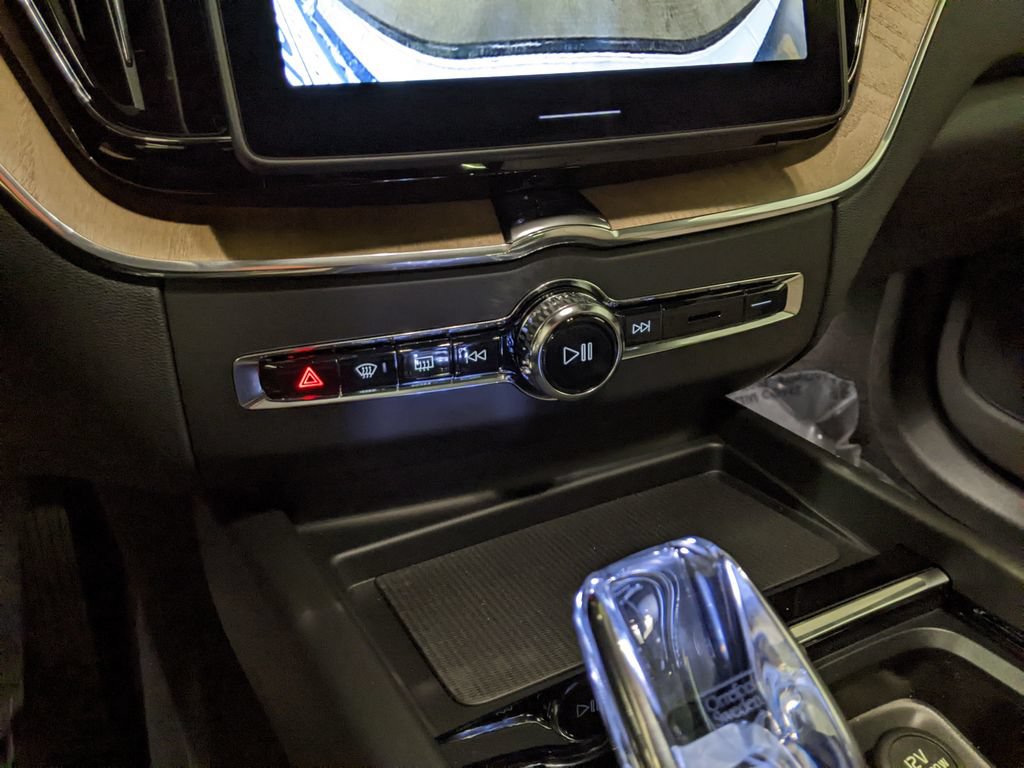 New 2026 Volvo XC60 T8 Plus w/ Protection Package Premier AWD/4WD image 19