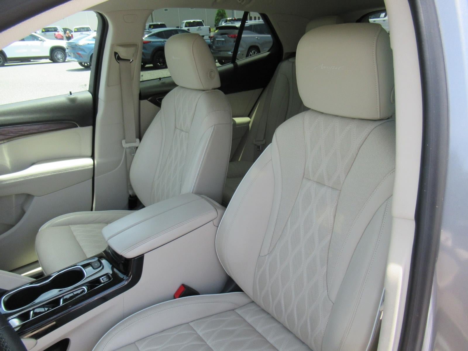Used 2021 Buick Envision Avenir w/ Technology Package II FWD image 17