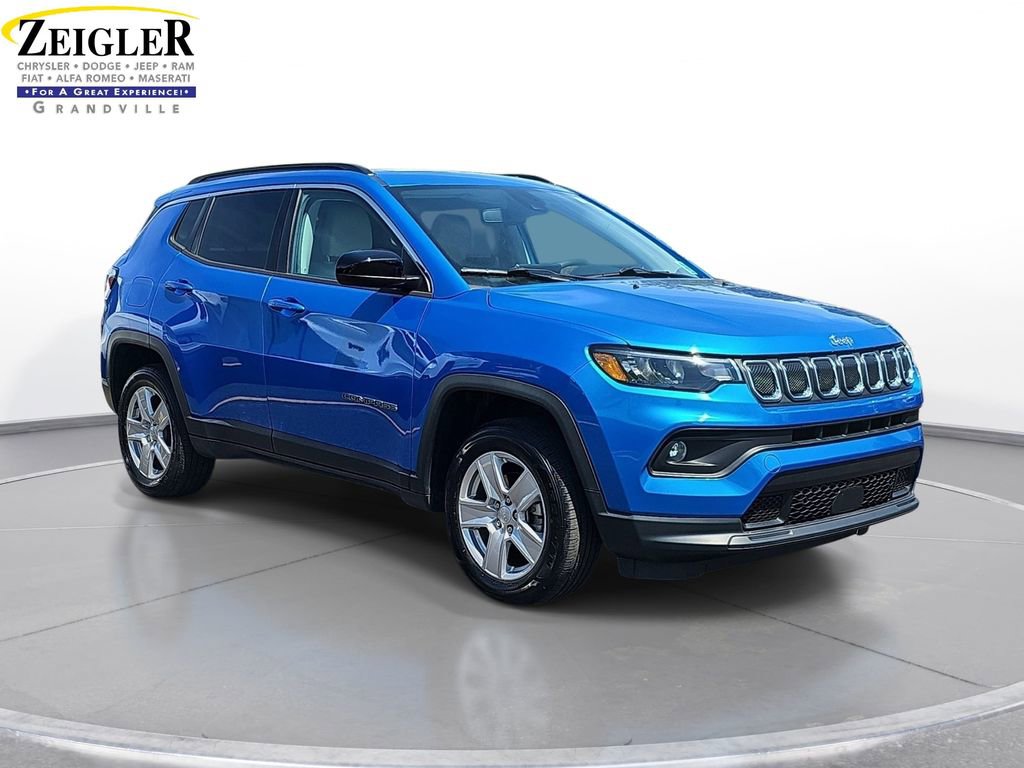 Certified 2022 Jeep Compass Latitude w/ Sun and Sound Group AWD/4WD image 3