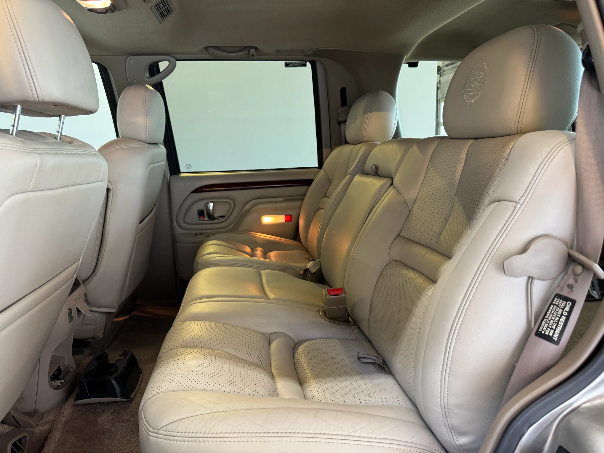 Used 2000 Cadillac Escalade 4WD image 24