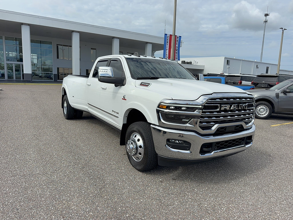 Used 2025 RAM 3500 Limited AWD/4WD image 4