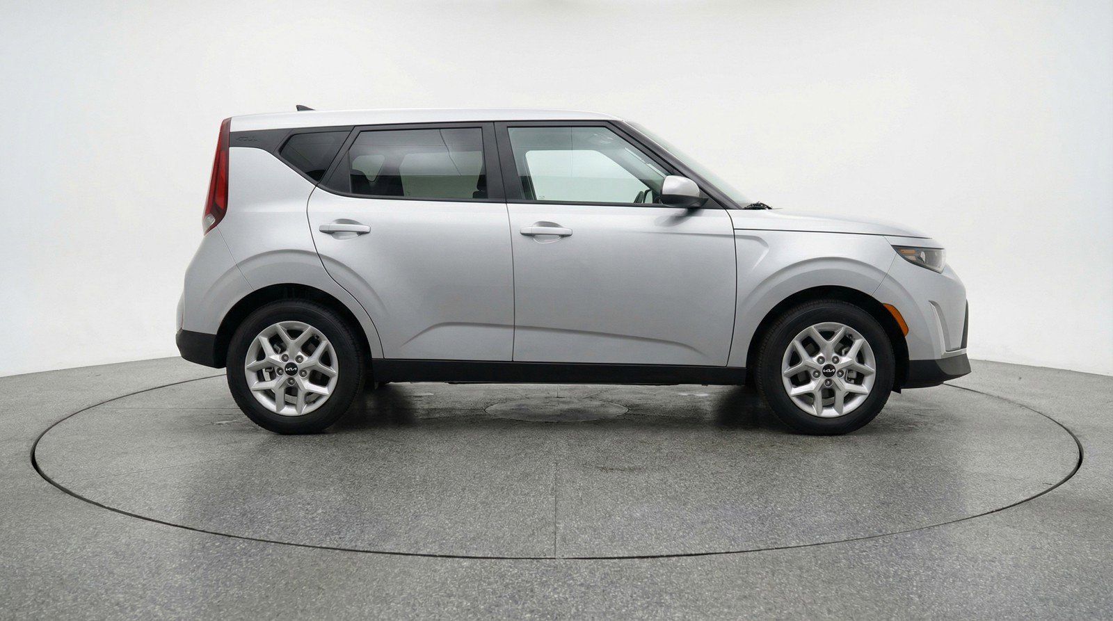Used 2025 Kia Soul LX w/ LX Technology Package FWD image 11