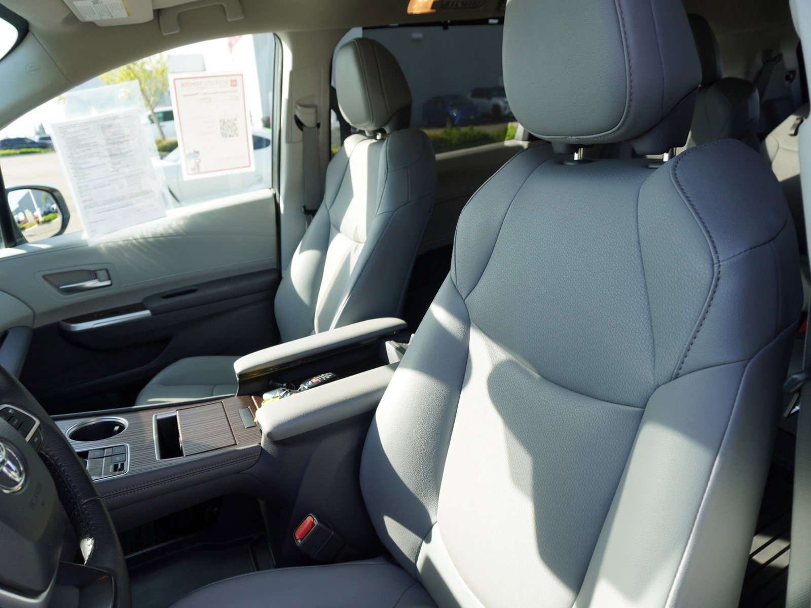 Used 2023 Toyota Sienna XLE image 26