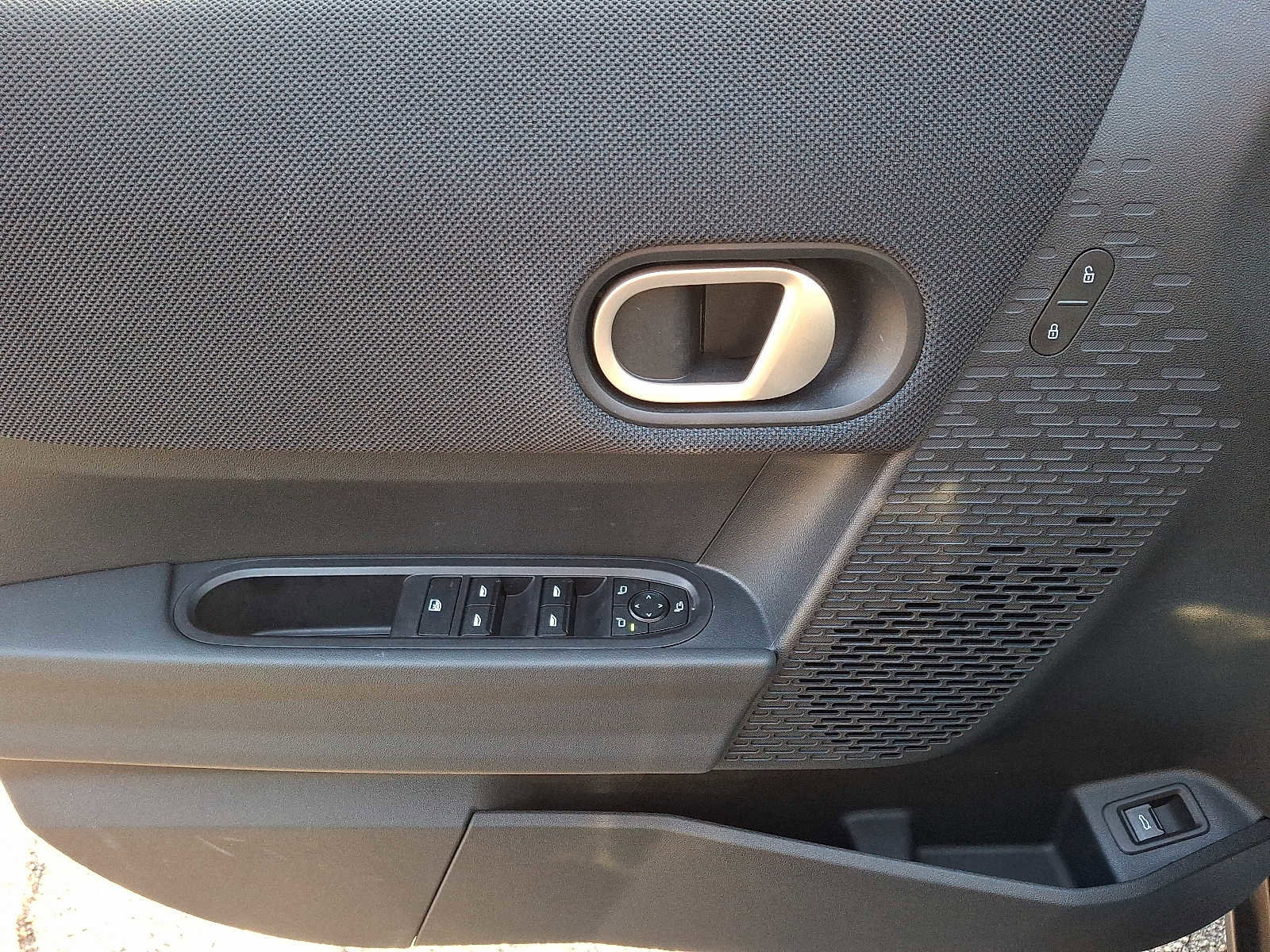 Used 2025 MINI Cooper 4-Door Hardtop image 13