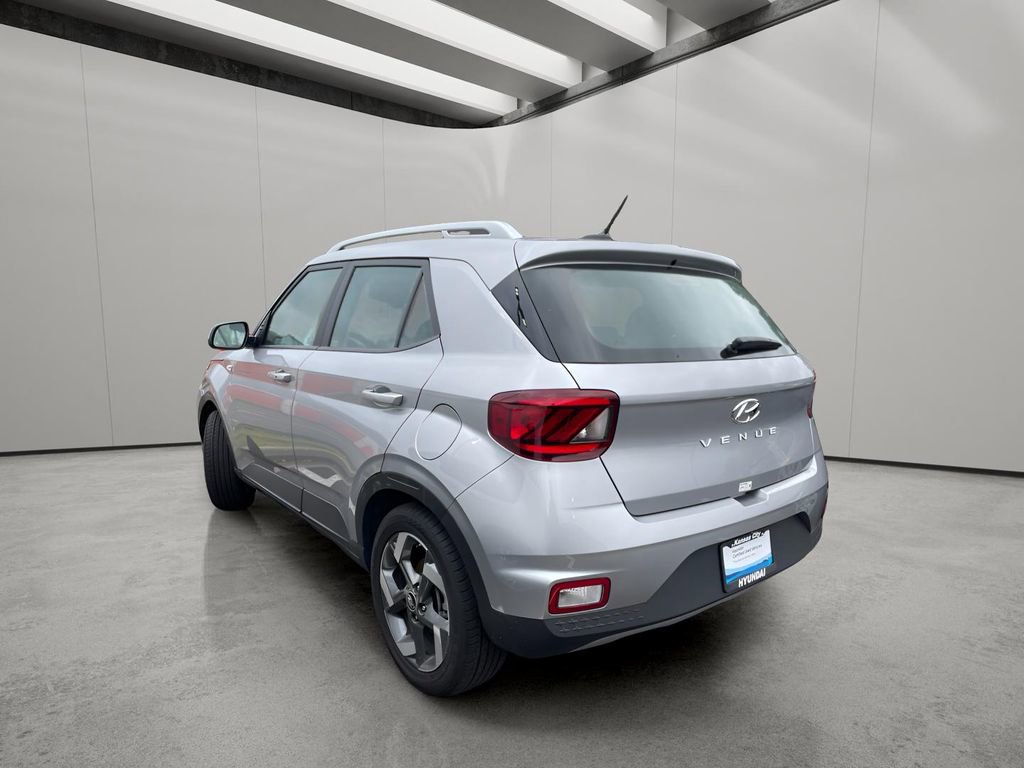 Used 2025 Hyundai Venue SEL image 4
