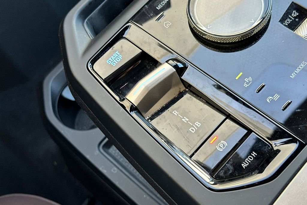 Used 2024 BMW iX xDrive50 w/ Premium Package image 25