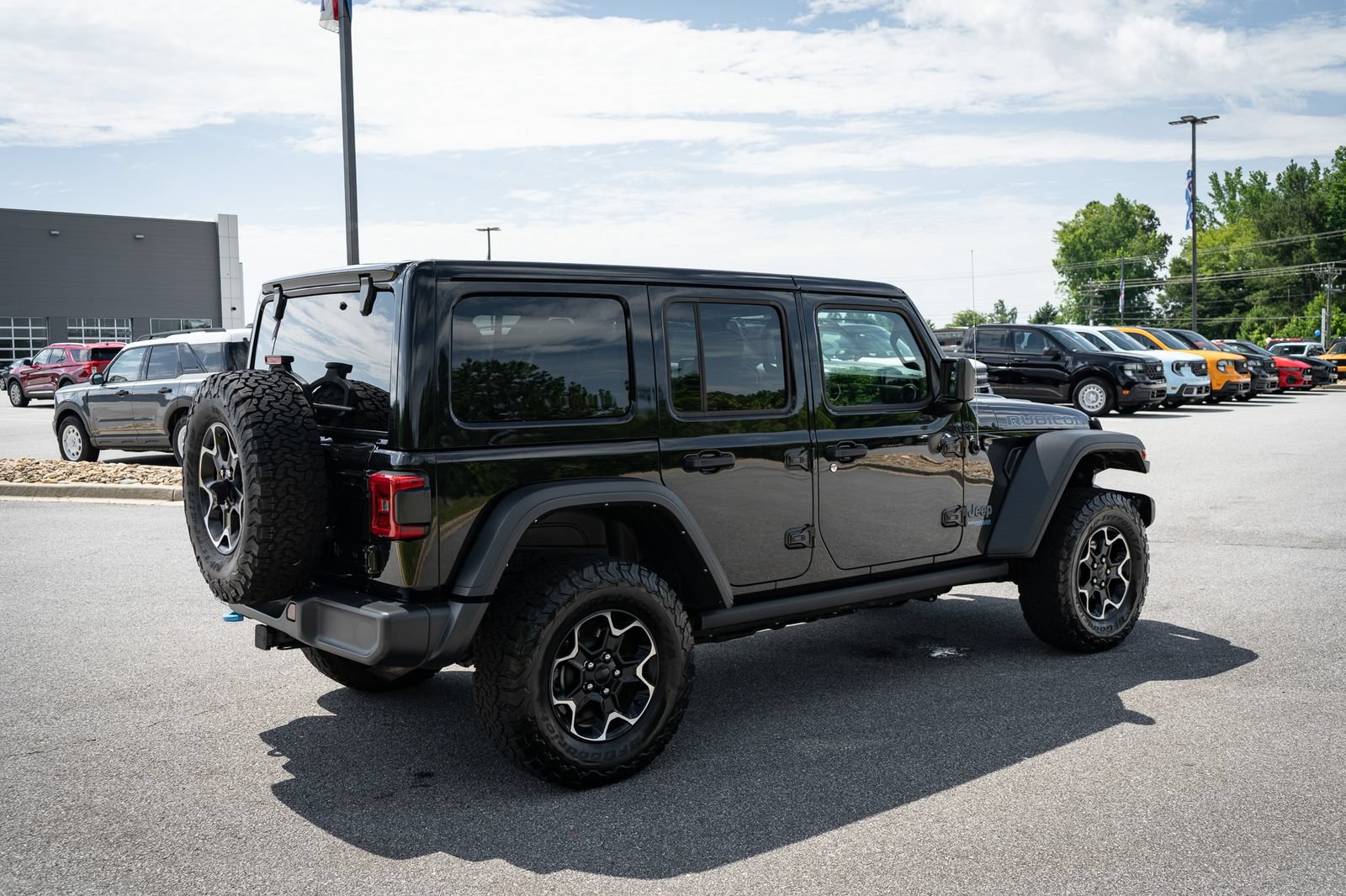 Used 2021 Jeep Wrangler Unlimited Rubicon 4xe w/ Cold Weather Group AWD/4WD image 10