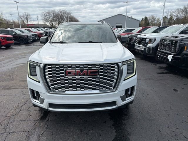 Used 2022 GMC Yukon Denali w/ Advanced Technology Package AWD/4WD image 3