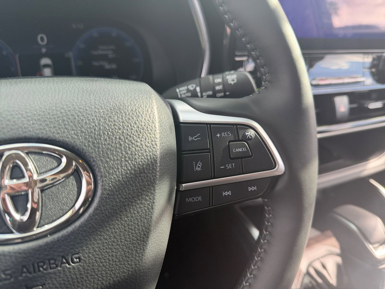 Certified 2025 Toyota Highlander Platinum image 19