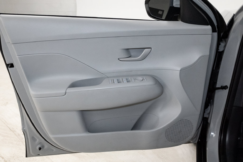 Used 2025 Hyundai Kona SEL FWD image 7