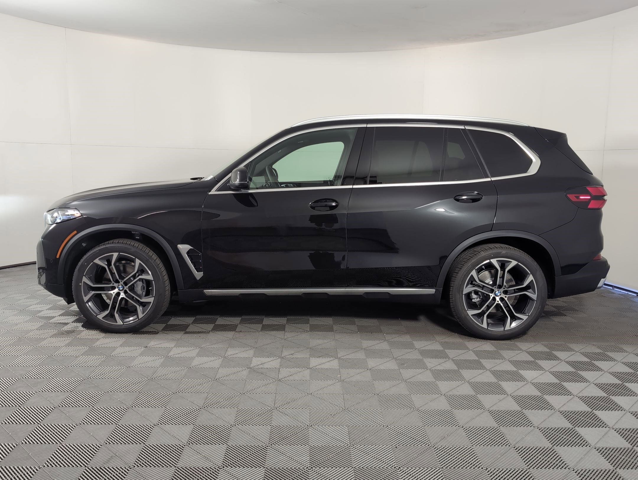 Used 2026 BMW X5 sDrive40i w/ Climate Comfort Package RWD image 2